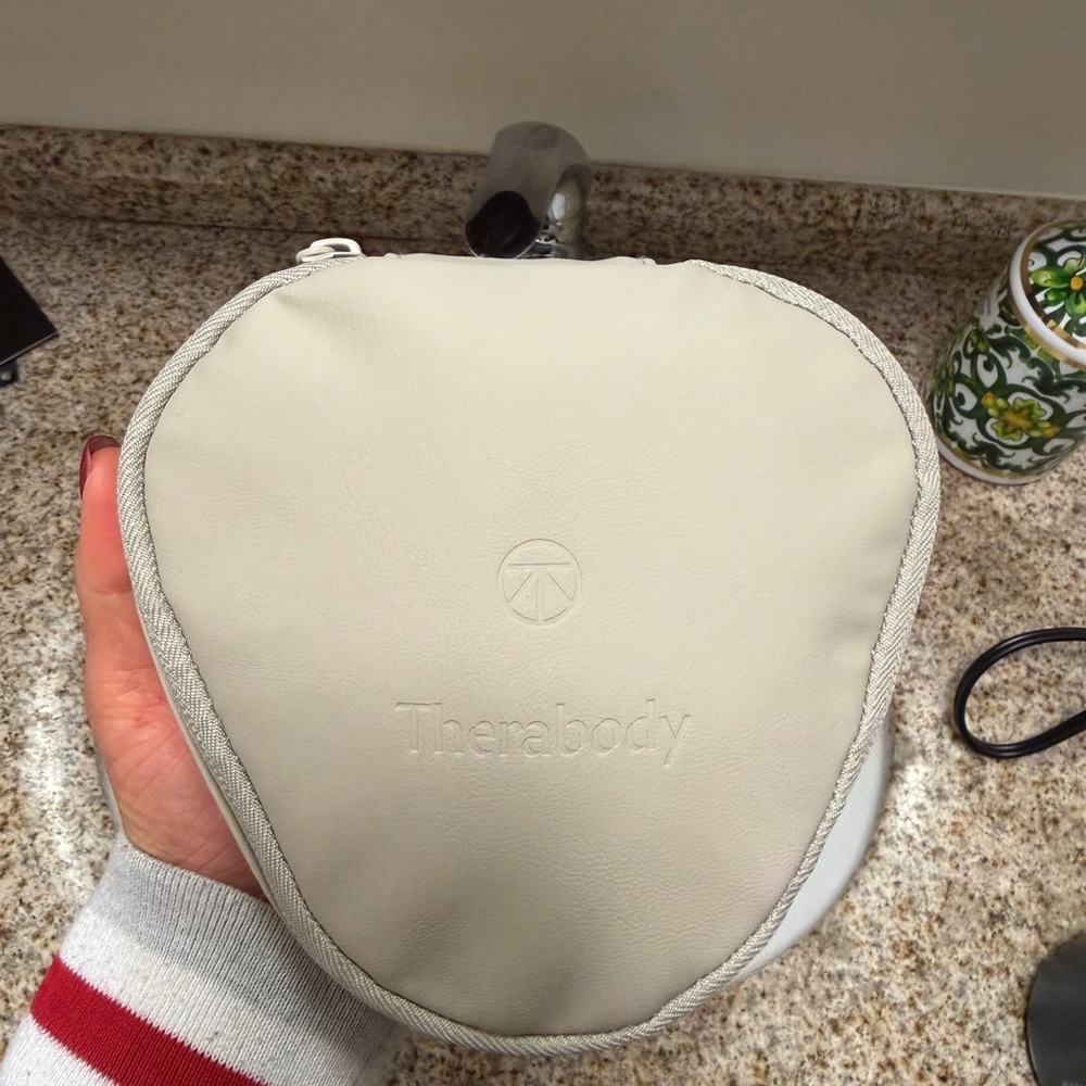 New Therabody Cosmetic Bag